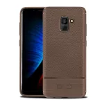 Szilikon telefonvédő (ütésállóság, bőr hatású, szálcsiszolt) BARNA